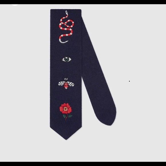 RARE !! Brand new Gucci bee tie make an offer NWT - Picture 5 of 5